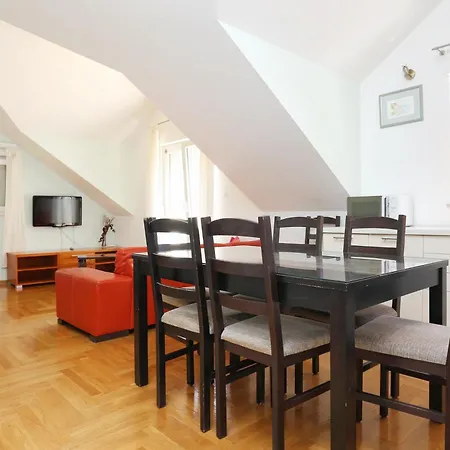 And With Parking Space - 11623 Penzion 3*