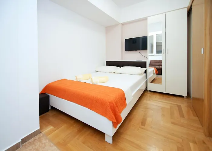 And With Parking Space - 11623 招待所 3*