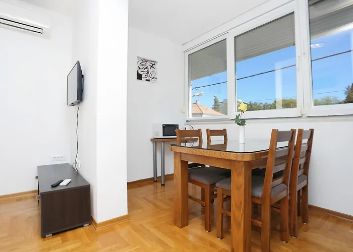 And With Parking Space - 11623