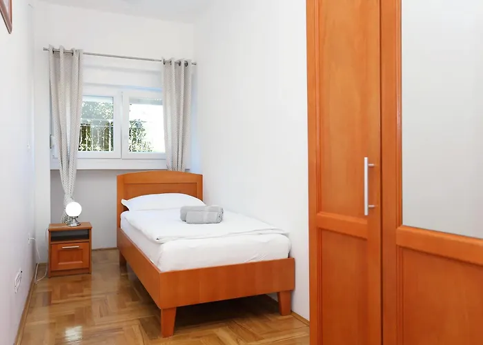 And With Parking Space - 11623