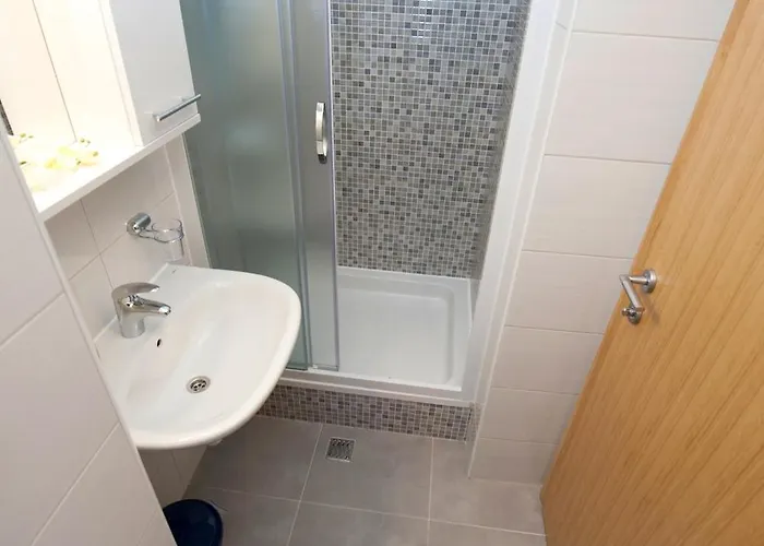 And With Parking Space - 11623 招待所 3*