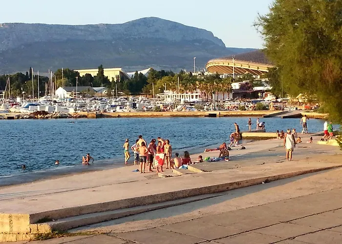 招待所 And With Parking Space - 11623 3*