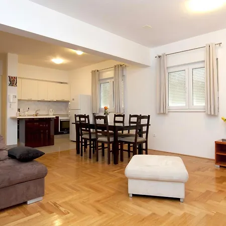 And With Parking Space - 11623