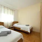 And With Parking Space - 11623 Gostinjska kuća 3*