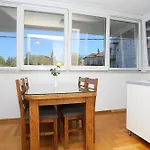Gostinjska kuća And With Parking Space - 11623 Split