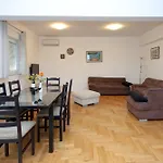 And With Parking Space - 11623 Gostinjska kuća 3*