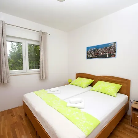 Гостьовий будинок And With Parking Space - 11623