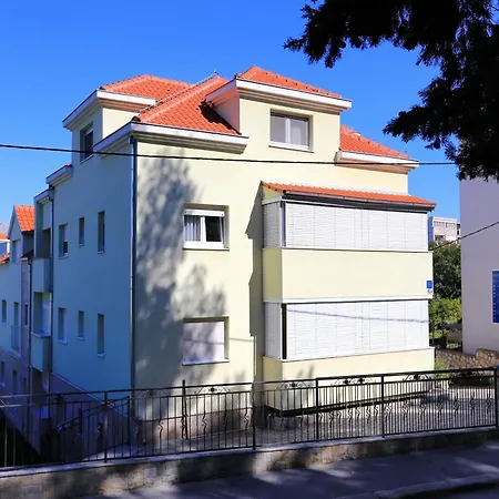 Гостьовий будинок And With Parking Space - 11623