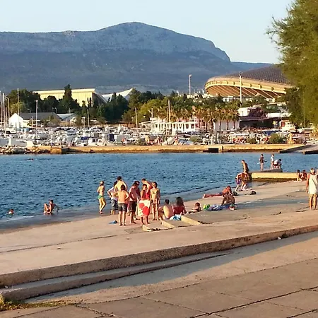 Гостьовий будинок And With Parking Space - 11623 3*