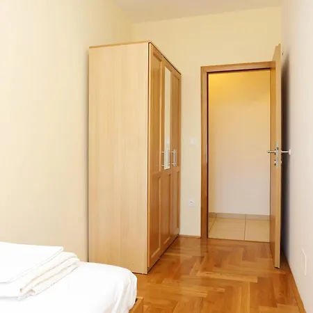 And With Parking Space - 11623